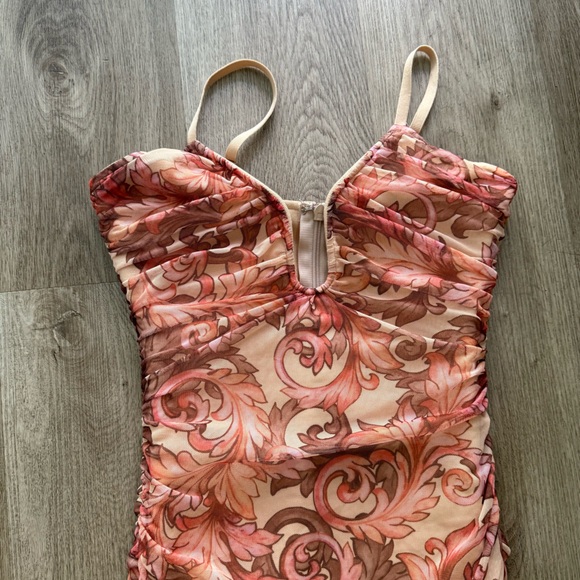 elliatt mica leaf print peach pink ruched deep v neck side slit midi dress small - Picture 10 of 14